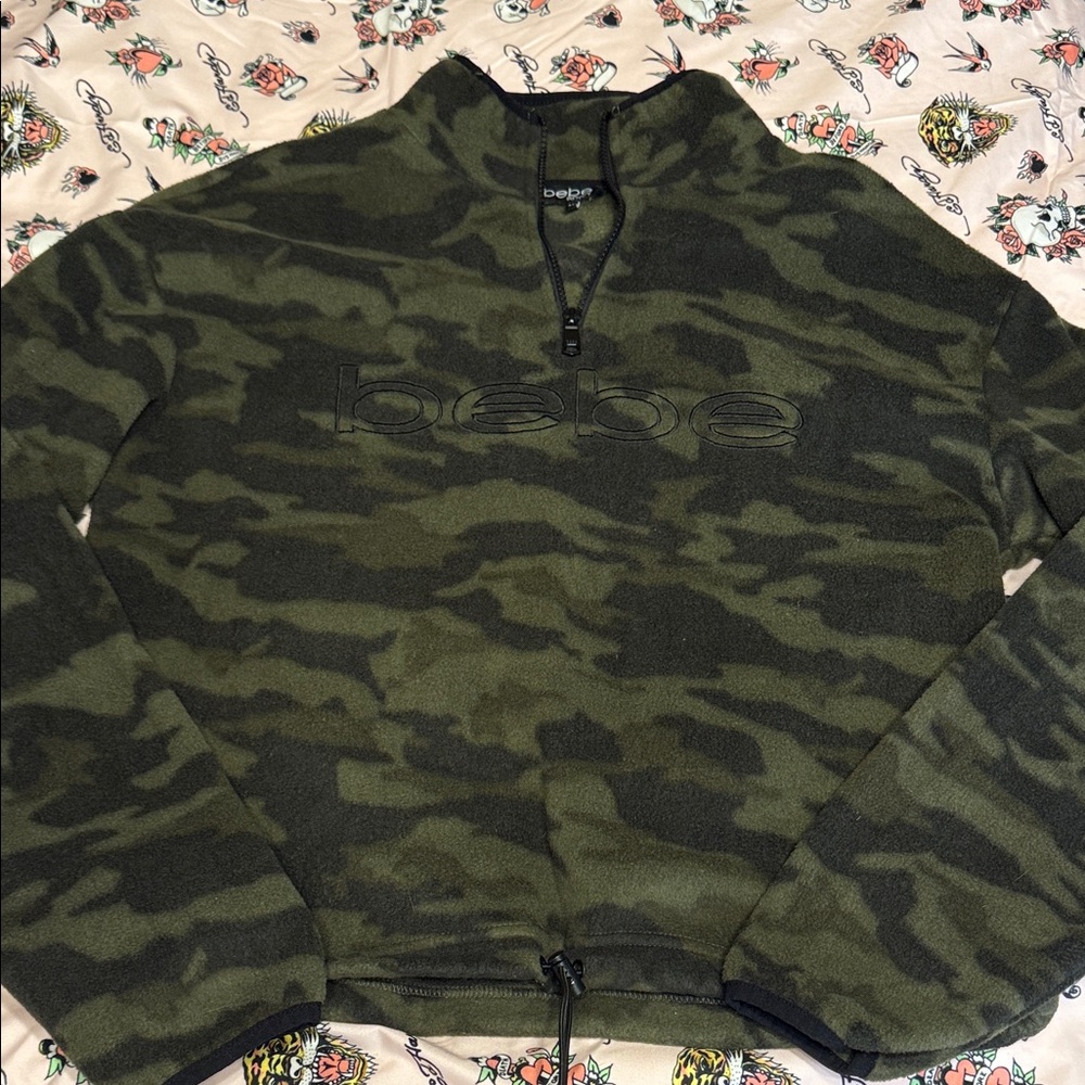 5/$25 Bebe Olive Camouflage Half-Zip crop fleece size medium NC